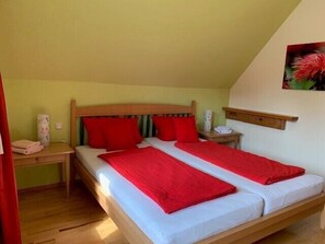 Ferienwohnung "Melisse" (80qm) für vier Personen-Schlafzimmer