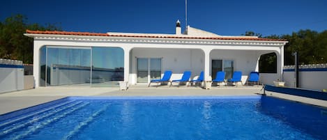 New pool & terrace-
Nouvelle piscine & terrasse-
Nova Piscina & terraço