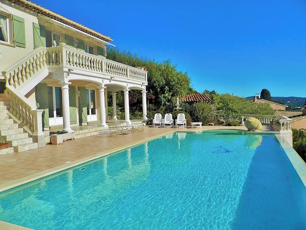 Vue sur piscine