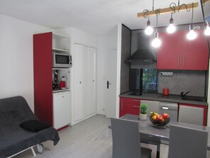 Four, cafetière, plaque, lave vaisselle profitez de tout le confort
