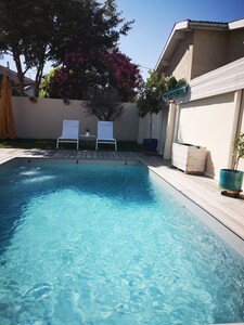 Belle échoppe bordelaise climatisée avec piscine chauffée au calme 