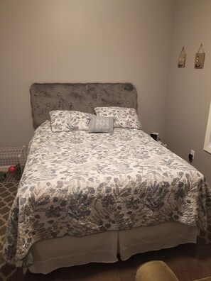 Master bedroom with Queen bed.