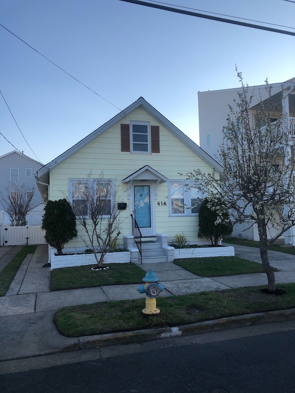 2 driveways for parking