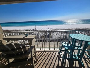 Seating for 4 on balcony