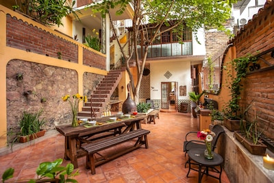 Bohemian Old Town Home w / terrazas privadas y piscina climatizada en la azotea de agua salada