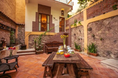 Bohemian Old Town Home w / terrazas privadas y piscina climatizada en la azotea de agua salada