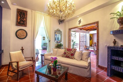 Bohemian Old Town Home w / terrazas privadas y piscina climatizada en la azotea de agua salada