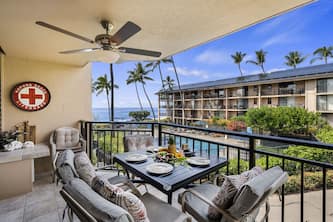 KONA MAKAI#2-201 CORNER REMODELED UNIT WITH ALL TILE. BREATHTAKING OCEAN VIEW