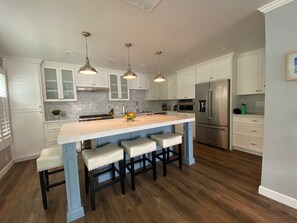 NEWLY REMODELED GOURMET KITCHEN