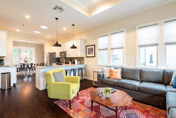 Beautiful and cozy home with vibrant decor