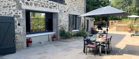 Fully enclosed, private garden and 3 bedroom Gite