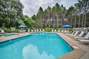 Community Amenities | Outdoor Pool | Spa