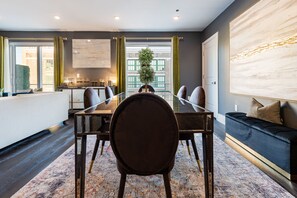 Dine like royalty at the table for six!