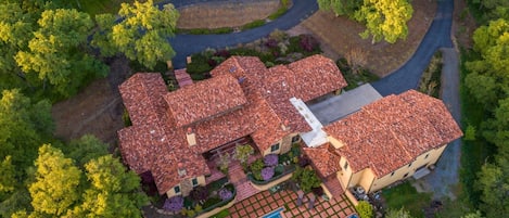 Carriage house is lower right building.