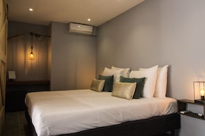 bed room and small desk