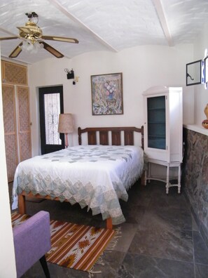 Double bed guest bedroom (suits 1)
with ensuite shower, toilet, vanity (basin).