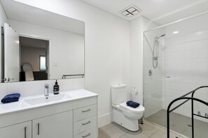Principal Bathroom Ensuite