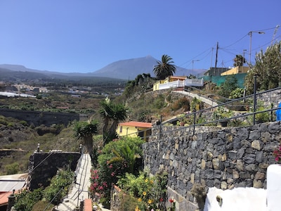 COSY CASITA WITH STUNNING VIEWS OF ATLANTIC & MT TEIDE WITH PRIVATE TERRACE