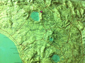 MAPPA (colline intorno al lago).con indicata  posizione villa.
