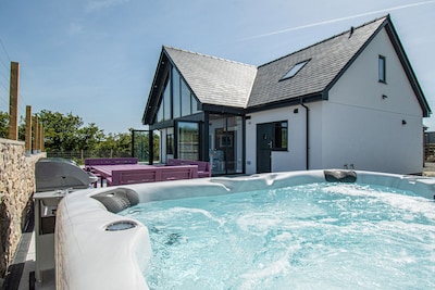 Brand new Property, with hot tub, cinema room, log burner and pet friendly. 