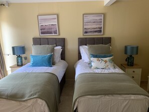 Bedroom 1 - twin beds (can be made up as king size)