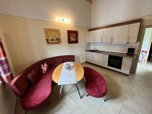 Ferienwohnung Abendrot (55qm) mit Garten und Wellness-Bereich-Wohnung Abendrot: Essküche