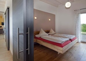 Moderne Ferienwohnung Bergblick mit Regendusche und Glasfront
