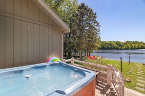 Treat yourself to a Spa Day everyday in the Hot Tub with a Lake view