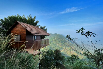 Romantic Wooden Villa on mountain top w--pool & Jacuzzi - Luxury Amidst Nature