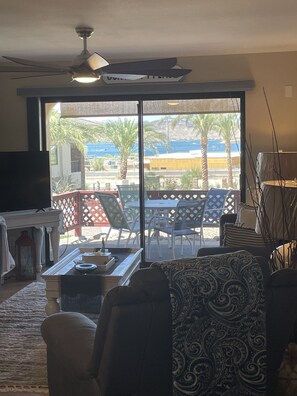 Stunning lake views!!
