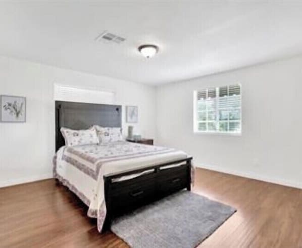 Bedroom # 1 queen size bed