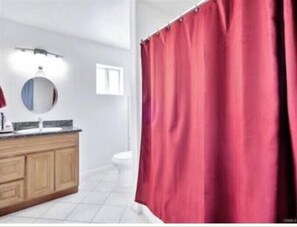 Full bathroom #1