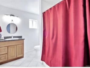 Full bathroom #1