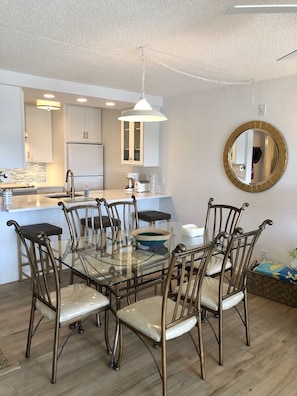 Large table to gather for meals and to play games or do puzzles