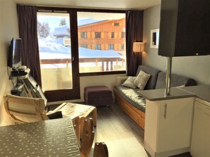 Lounge with sofa bed (2 x single beds)