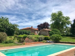 Ferme, four Ă pain et piscine