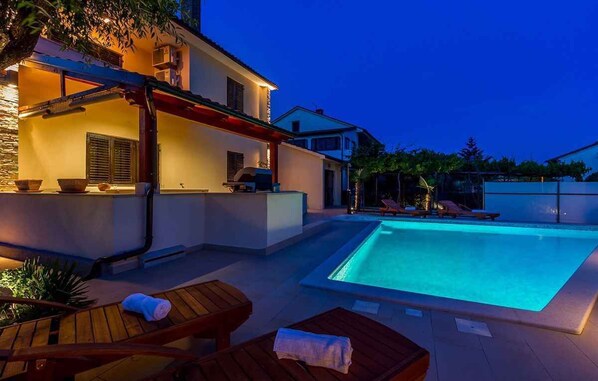 swimming pool