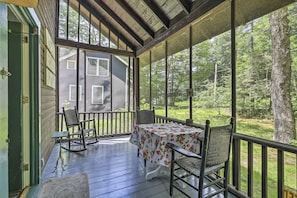 Screened Porch | Dining & Seating