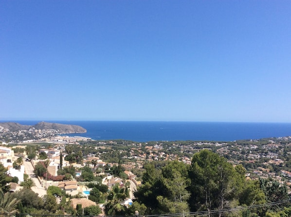 Amazing Views from the terrace of this 3 bed apartment with own pool.