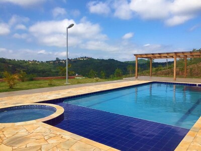 Sítio com piscina e área para festa, situado na cidade de São Roque.