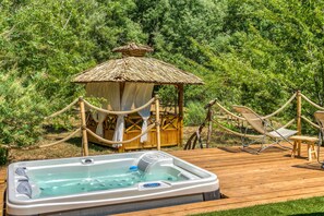 Bain à remous extérieur