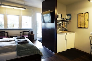 View showing kitchenette, Smart TV and entrance.