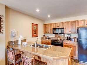 Mountain Thunder Lodge Kitchen