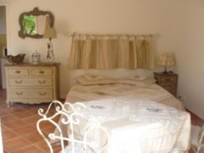 la chambre dans un style bien provençal