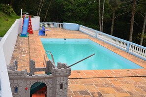 Piscina aquecida, divirta-se mesmo se estiver frio, c/escorregador e castelinho  