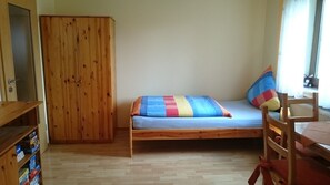 Großzügige Ferienwohnung (80qm) mit Garten und WLAN