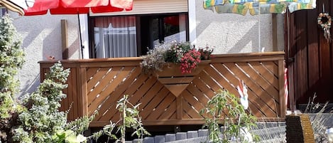 Gemütliche Erdgeschosswohnung mit Balkon-großer überdachter Balkon m. Sitz- u. Liegemöbel