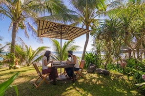 PRIVATE HOUSE WITH GARDEN VIEW