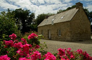 Only few steps away, detached cosy gite sleeps 4 with stunning views and parking