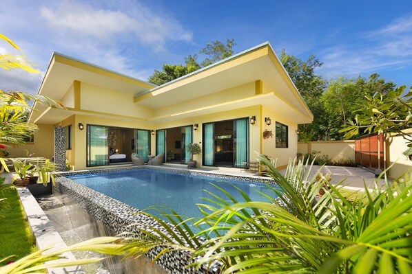 Villa Baan Putahracsa. A typical Sunny day in Samui and all looks bright